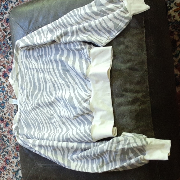 DYI Cropped Pullover - Picture 3 of 3